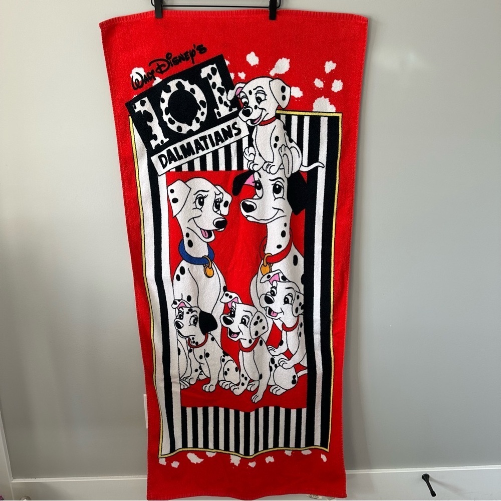 Disney 101 Dalmatians Beach Bath Towel Red Vintage Style Puppy Design